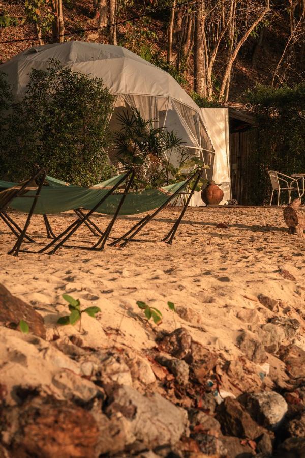 ホテル Touch Glamping Koh Yao Noi ทัช แกรมปิ้ง เกาะยาวน้อย エクステリア 写真