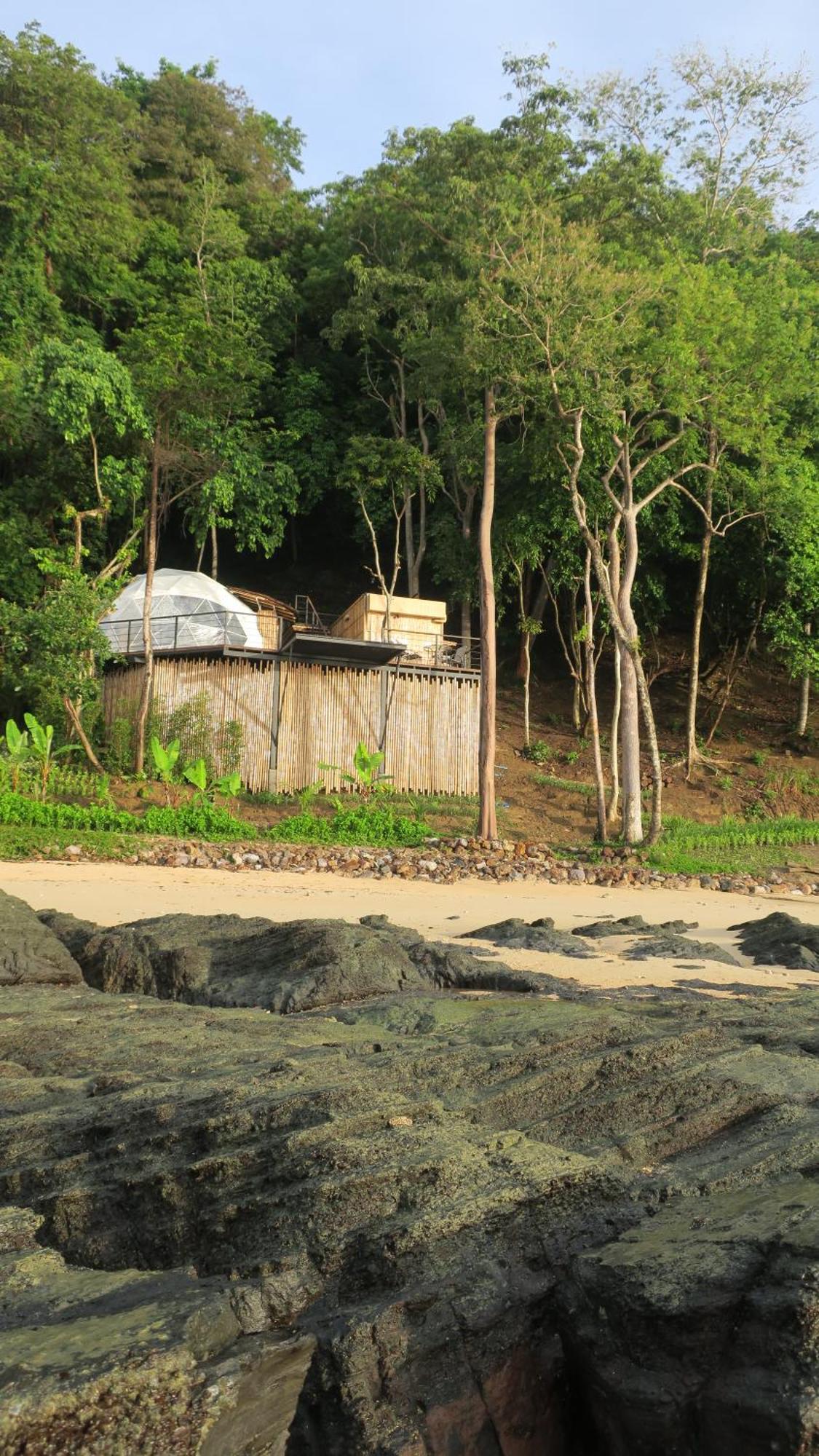 ホテル Touch Glamping Koh Yao Noi ทัช แกรมปิ้ง เกาะยาวน้อย エクステリア 写真